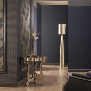 Combiner du papier peint dans le couloir: faites-le avec goût