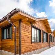 Quelle peinture de façade pour le bois choisir