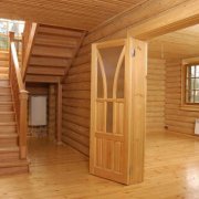 Décoration intérieure avec chalet en bardeaux: caractéristiques et installation