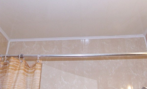 Peinture spéciale pour le plafond de la salle de bain