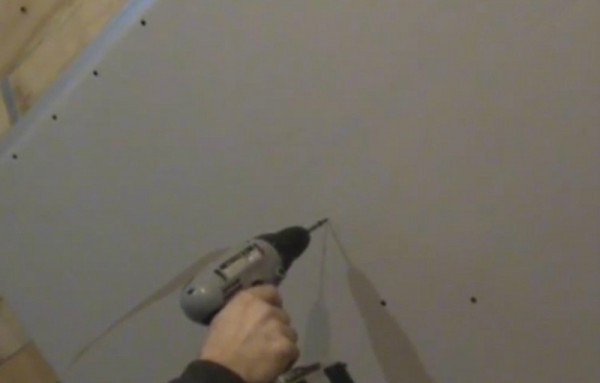 Fixation GKL avec vis autotaraudeuses