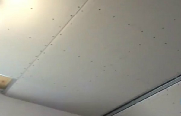 Fixation par vis sur toutes les cellules