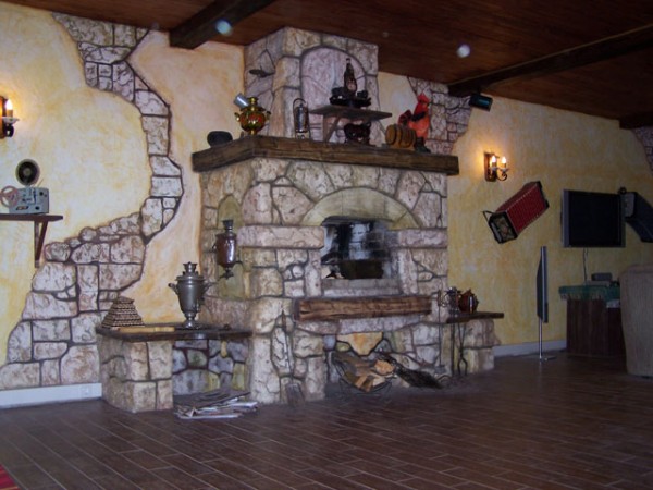 Poêle russe face à des gravats