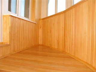 Décorer la loggia avec une doublure en bois Décorer la loggia avec une doublure en bois