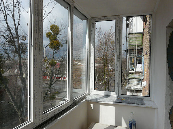 Pistes sur les fenêtres du balcon Pistes sur les fenêtres du balcon