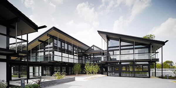 Verre à colombages contemporain