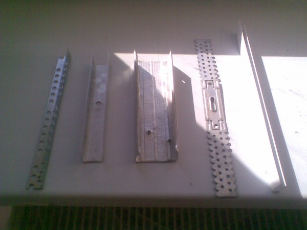 Types de profils métalliques pour la finition des pentes