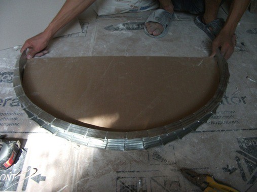 Nous faisons la fixation au profil de cloison sèche Nous faisons la fixation au profil de cloison sèche