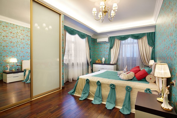 Papier peint dans la chambre combiné avec des textiles Papier peint dans la chambre combiné avec des textiles