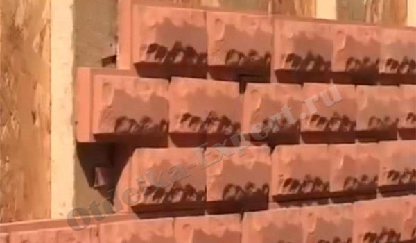 Pour obtenir la vue «maçonnerie», un demi-tour est effectué Pour obtenir la vue «maçonnerie», un demi-tour est effectué