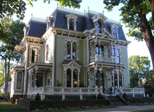 Joli petit domaine dans le bosquet Joli petit domaine dans le bosquet