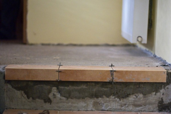 Installation de tuiles d'angle Installation de tuiles d'angle