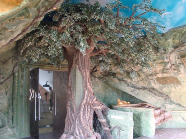 Ancien jardin d'hiver indien avec pierre décorative Ancien jardin d'hiver indien avec pierre décorative