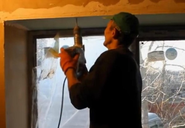 Fixation supplémentaire sur le bouclier du boulon d'expansion