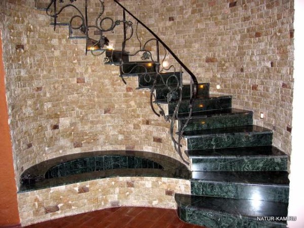 Hall d'entrée en pierre