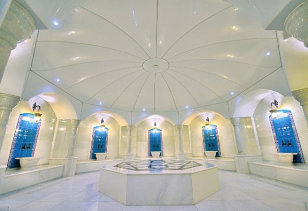 Plafond tendu - conducteur dans cet intérieur