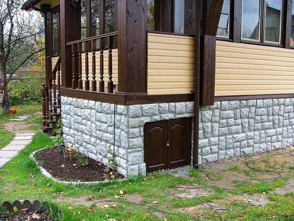 Face au revêtement du sous-sol