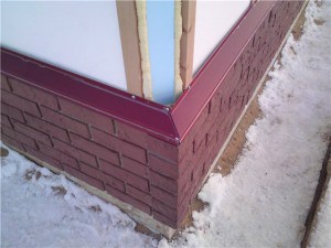 Nous fixons la bande de finition Nous fixons la bande de finition