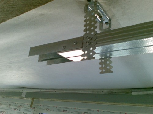 Support pour monter le cadre et la cloison sèche Support pour monter le cadre et la cloison sèche