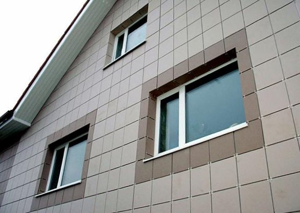 Faire face à des bâtiments avec des carreaux de porcelaine implique l'installation d'un cadre renforcé et nécessite des installateurs hautement qualifiés Faire face à des bâtiments avec des carreaux de porcelaine implique l'installation d'un cadre renforcé et nécessite des installateurs hautement qualifiés