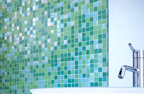 Face à des carreaux de mosaïque sur un tablier de cuisine Face à des carreaux de mosaïque sur un tablier de cuisine