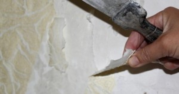 Il est très difficile de retirer le papier peint des murs non apprêtés Il est très difficile de retirer le papier peint des murs non apprêtés