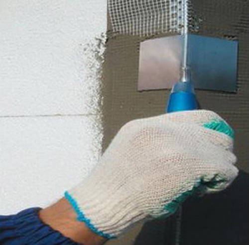 Vous pouvez utiliser une spatule d'angle spéciale, comme sur cette photo Vous pouvez utiliser une spatule d'angle spéciale, comme sur cette photo