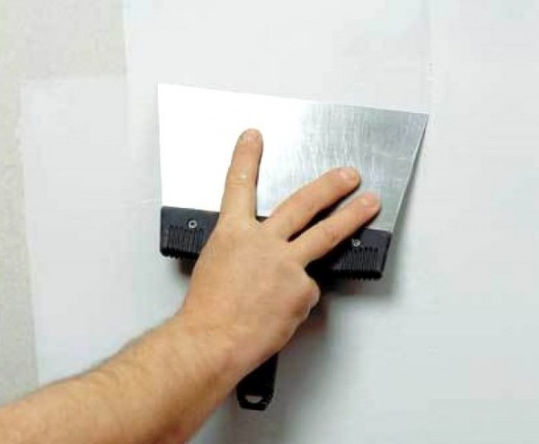 Le masticage des murs pour la peinture devrait être idéal Le masticage des murs pour la peinture devrait être idéal