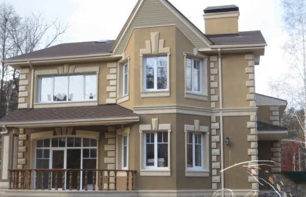 Stuc à couche mince dans la conception d'une maison privée Stuc à couche mince dans la conception d'une maison privée