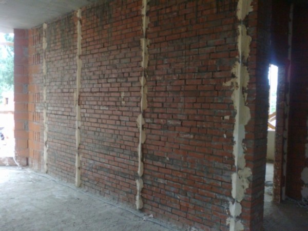 Les balises en plâtre facilitent les travaux futurs Les balises en plâtre facilitent les travaux futurs