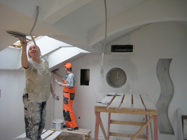 Plâtrage des murs avec du mortier de gypse Plâtrage des murs avec du mortier de gypse