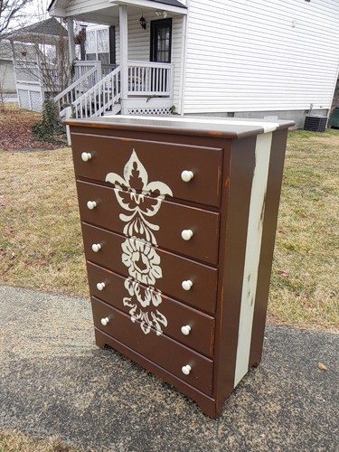 Commode à faire soi-même à la maison