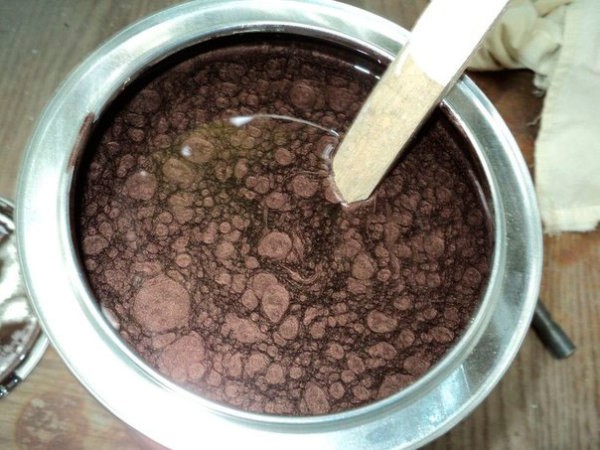 Peinture au marteau dans une boîte