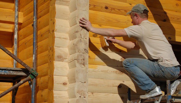 Peinture de bois poli