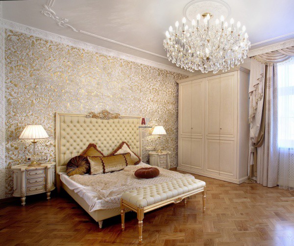 Chambre lumineuse avec papier peint liquide sur les murs Chambre lumineuse avec papier peint liquide sur les murs