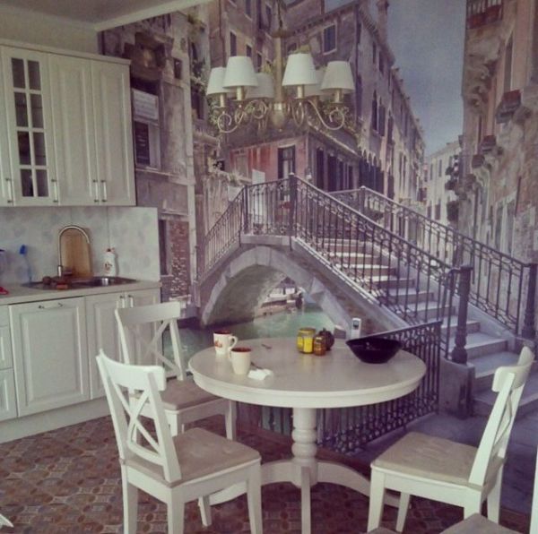 Image d'un pont vénitien sur l'un des canaux, sur une toile imitant la toile