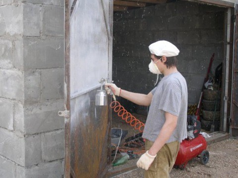 Application de peinture en aérosol Application de peinture en aérosol