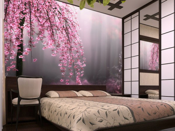 Sakura suspendue au-dessus du lit dans la chambre Sakura suspendue au-dessus du lit dans la chambre