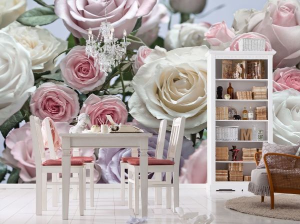 Papiers peints avec roses à l'intérieur d'un salon classique