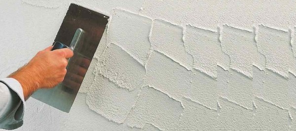 Enduit de meulage pendant la réparation