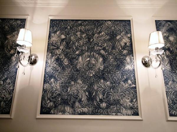 Peinture murale en forme de petits panneaux muraux réalisés dans le style des graphiques au crayon. Ne surchargez pas l'espace, mais en même temps, définissez un style de conception clair Peinture murale en forme de petits panneaux muraux réalisés dans le style des graphiques au crayon. Ne surchargez pas l'espace, mais en même temps, définissez un style de conception clair