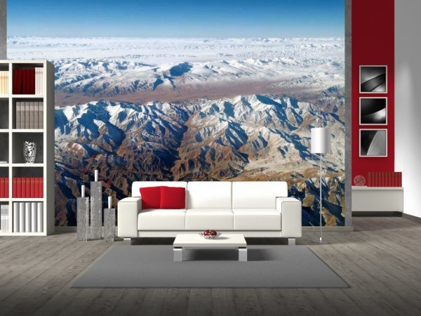 Les montagnes sur la peinture murale peuvent être représentées à la fois de côté, d'en bas et d'en haut. Les montagnes sur la peinture murale peuvent être représentées à la fois de côté, d'en bas et d'en haut.