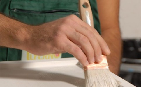 Peinture de surface au pinceau plat