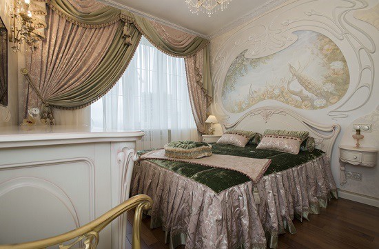 Chambre Art Nouveau avec fresque au mur Chambre Art Nouveau avec fresque au mur