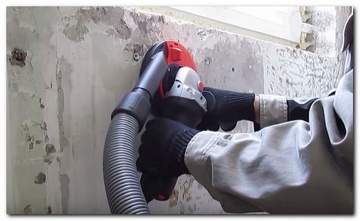 Enlever la vieille peinture du béton