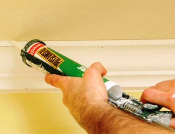 Sceller les lacunes avec du mastic Sceller les lacunes avec du mastic