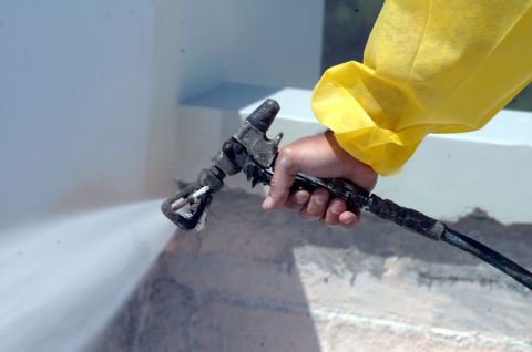 Application d'apprêt de pulvérisation Application d'apprêt de pulvérisation