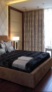 Décoration de fenêtre dans la chambre avec rétro-éclairage