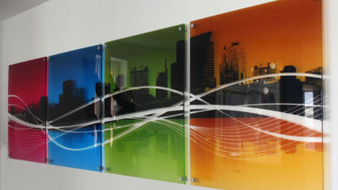 Le panneau de verre aura fière allure dans n'importe quel intérieur à la mode. Le panneau de verre aura fière allure dans n'importe quel intérieur à la mode.