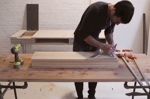 Nous marquons et coupons le matériel Nous marquons et coupons le matériel